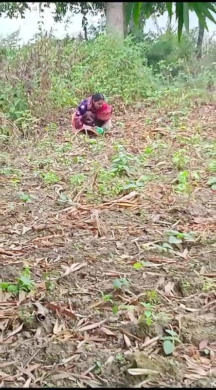 desi bhabhi latring karne gayi devar ne video recording kiya