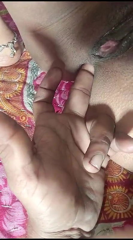desi bhabhi soyi thi hasband ne kiya bur me ungli