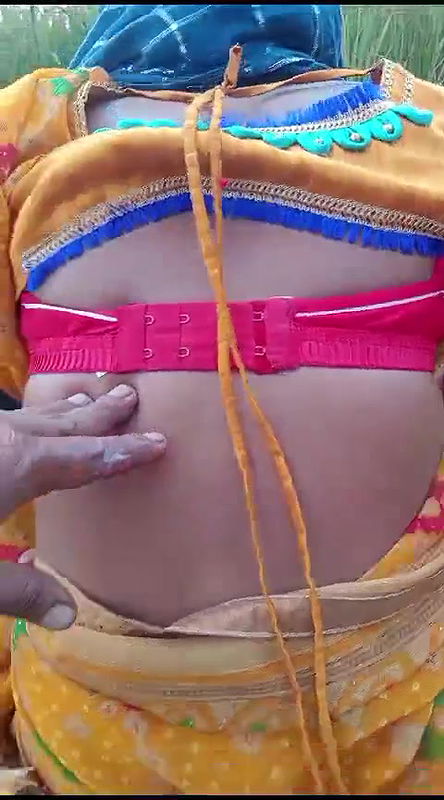 desi bhabhi urineing time video shoot in the field