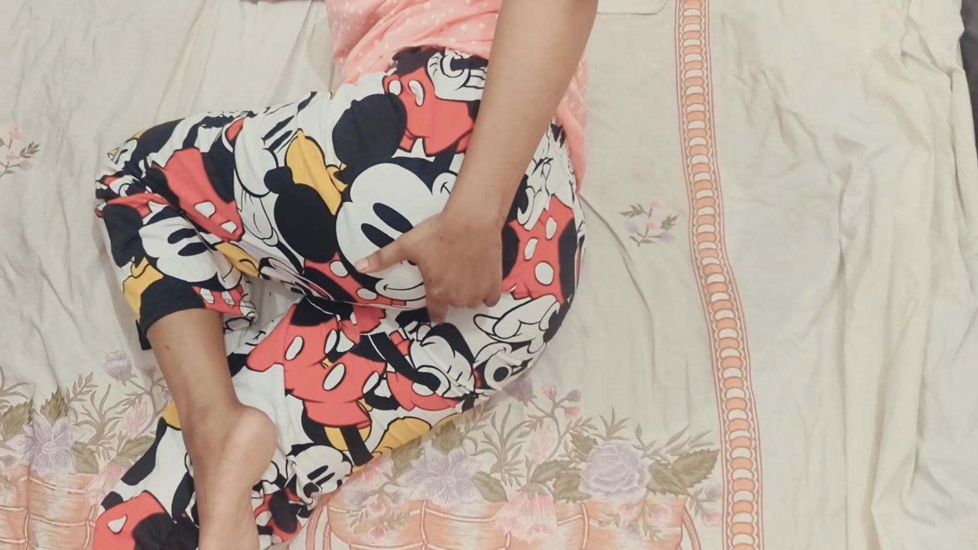 Hot Desi Bhabhi Zara masturbation