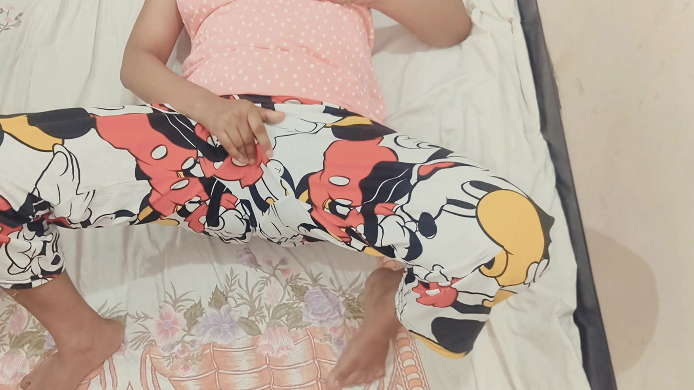 Hot Desi Bhabhi Zara masturbation