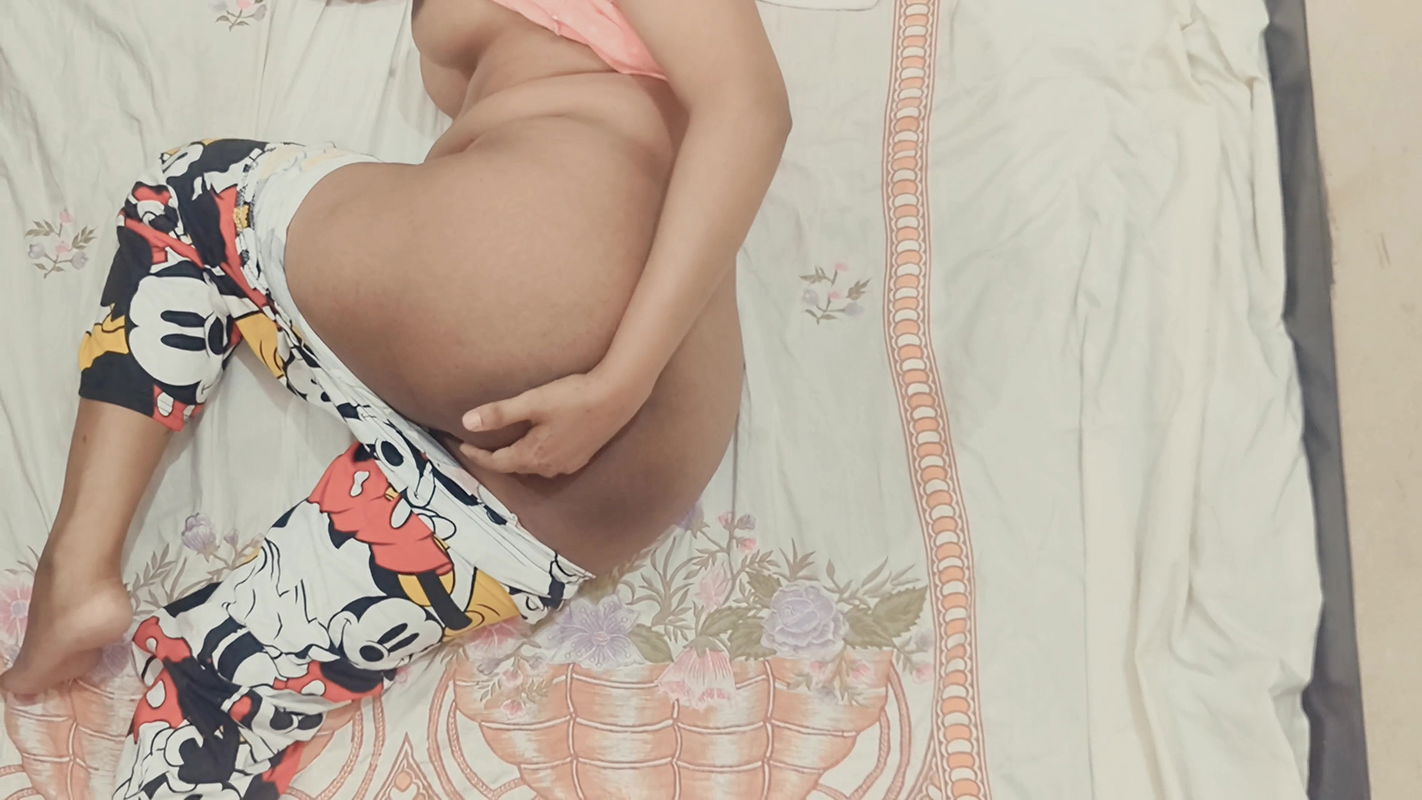 Hot Desi Bhabhi Zara masturbation