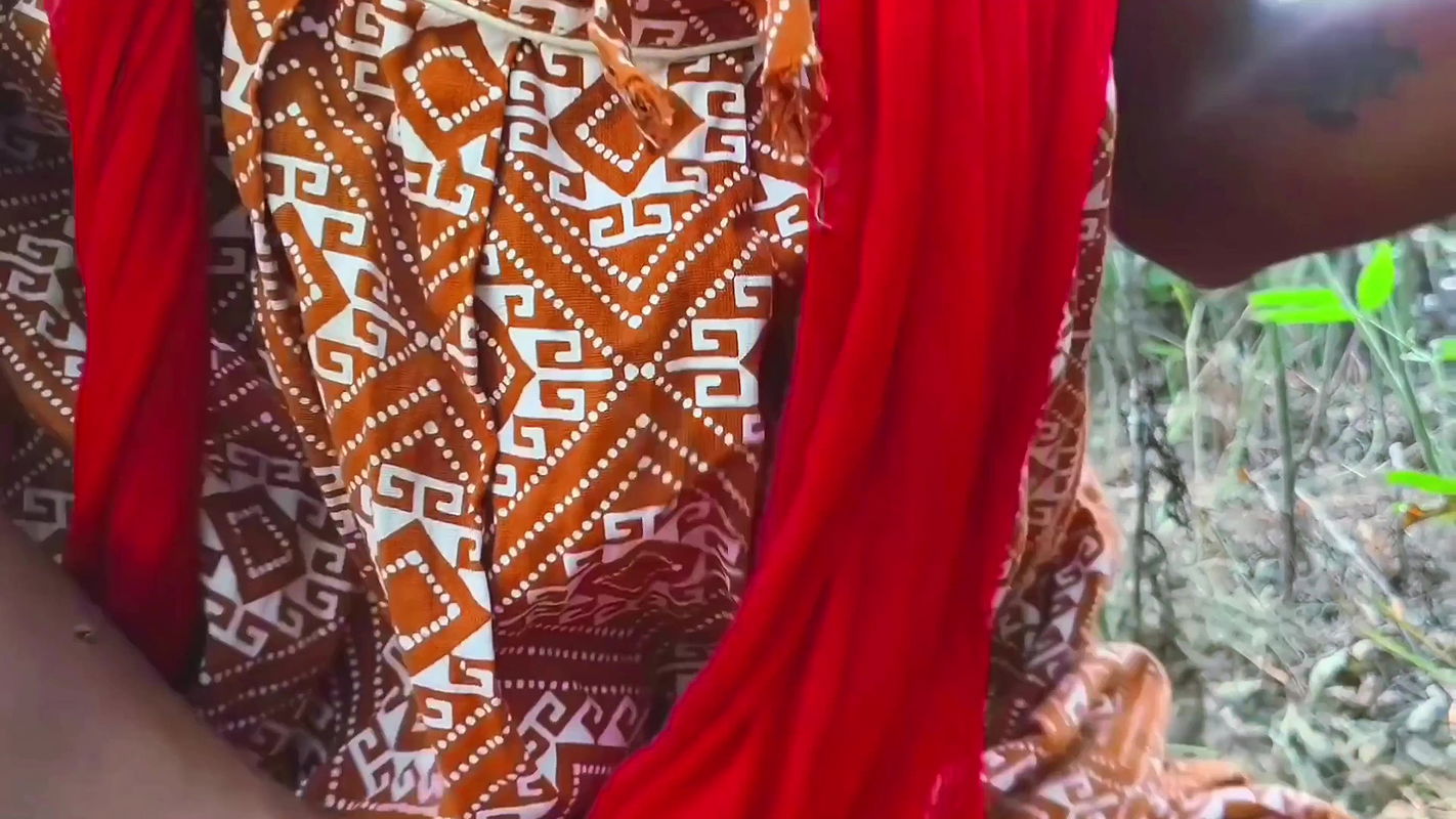 Khet ghumne gai Malkin ko mazdur ne khet me hi patak ke pel Diya Malkin chilat rehgai koi nahi aaya