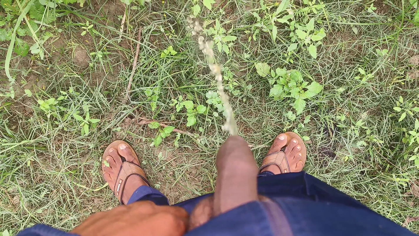 Khet ghumne gai Malkin ko mazdur ne khet me hi patak ke pel Diya Malkin chilat rehgai koi nahi aaya