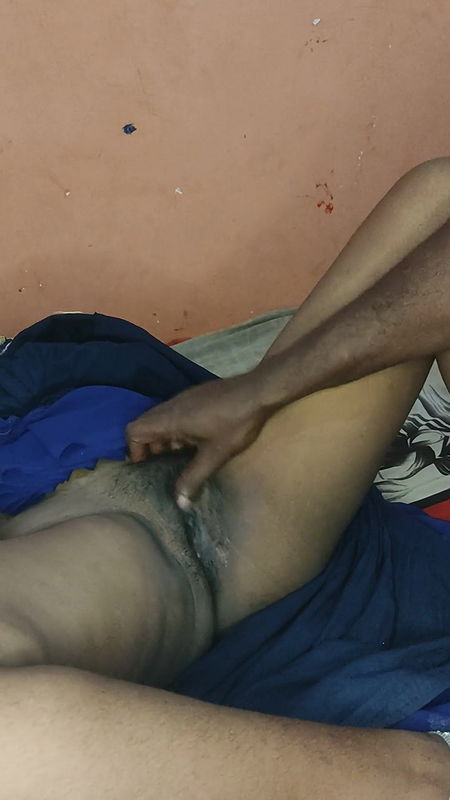 Left sister-in-law of Indian village in Lal Saari, left aunty of Indian village in Lal Sari