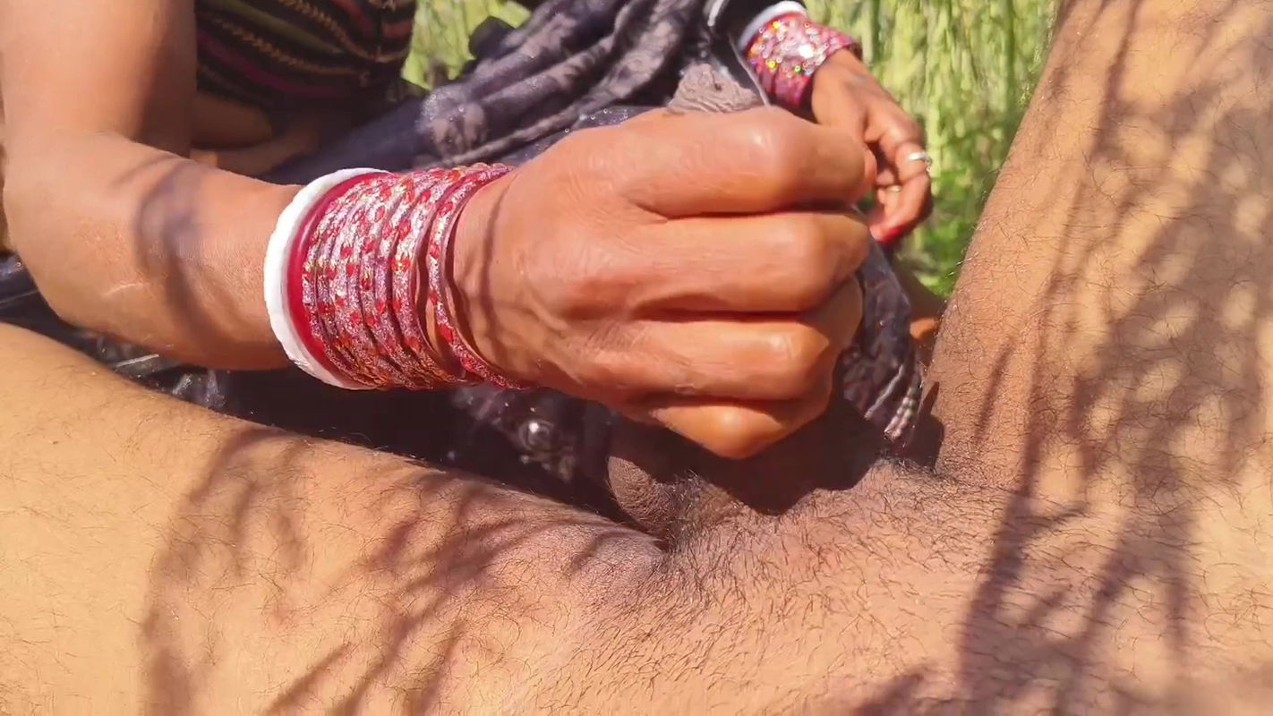 makan Malik ne apne Malkin wife Ghar se jungal me chod rahe the tab naukar madharchod ne video bana ke viral