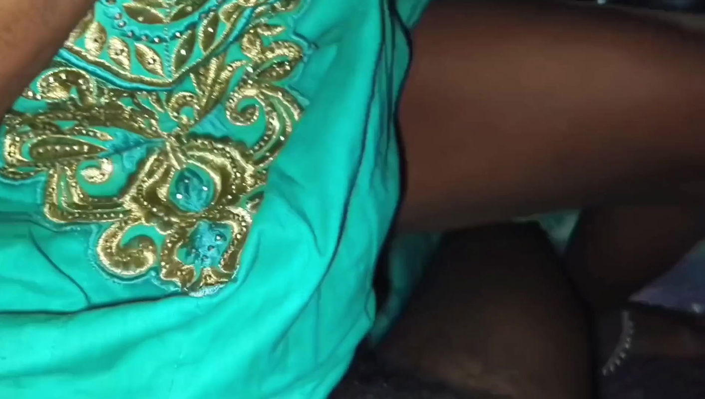 Meri chhoti behen salwar suit pehenithi to bahut sexy lag rahi thi Isle usko chod dala