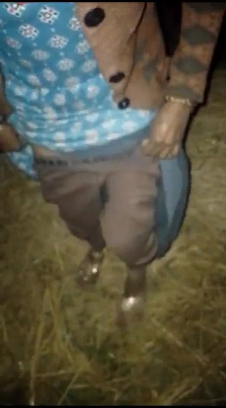 Raat me bhabhi ke bur me finger kiya devar ne