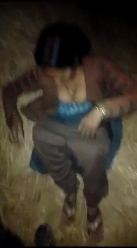 Raat me bhabhi ke bur me finger kiya devar ne