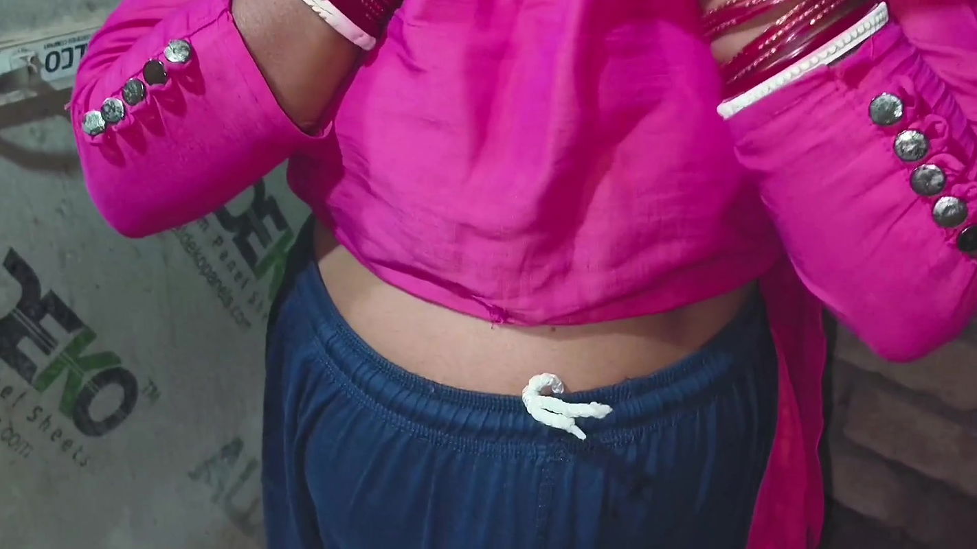 Salwar suit pehenake Suman ki Kali chut ki chudai huaa