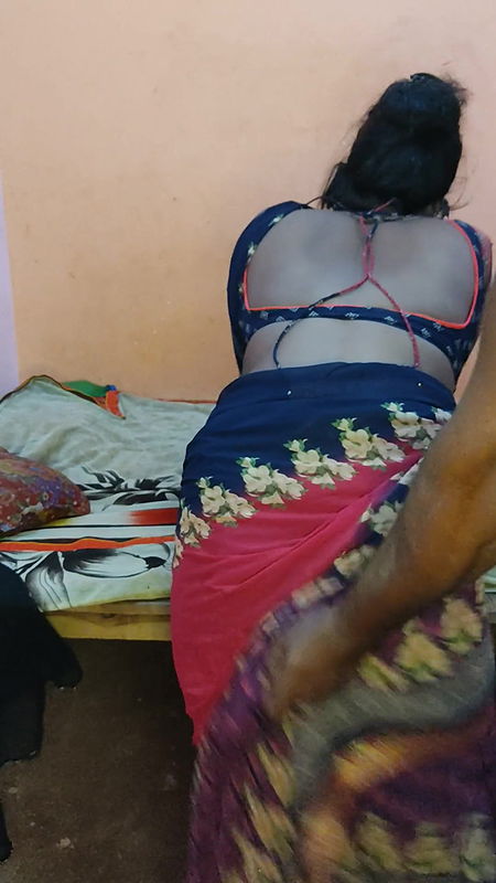 Sister-in-law left in all, village aunty got all in