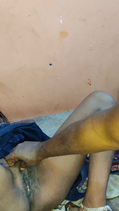 Sister-in-law left in all, village aunty got all in