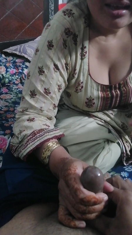 step Brother and step sister -bhai se chudwa rahi thi tabhi step mummy aa gai Pakistan