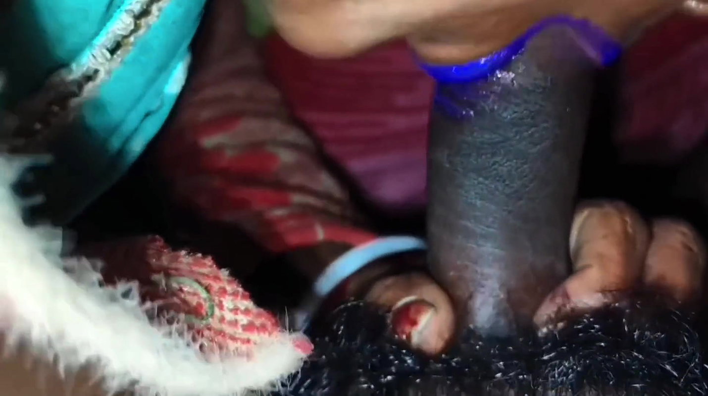 Suman bhabhi blue lipstick laga ke husband ka lund chusi.desi uncle ne aunty ke chut me hath dal ke chudai kiya.hindi sex videos