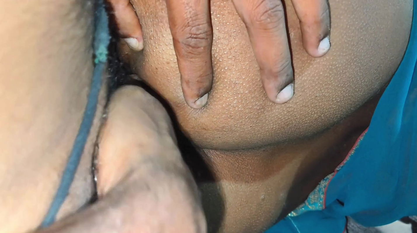 Suman bhabhi ke Gand me aaj peheli mote land se chudai Kiya aur chut me mulli dala