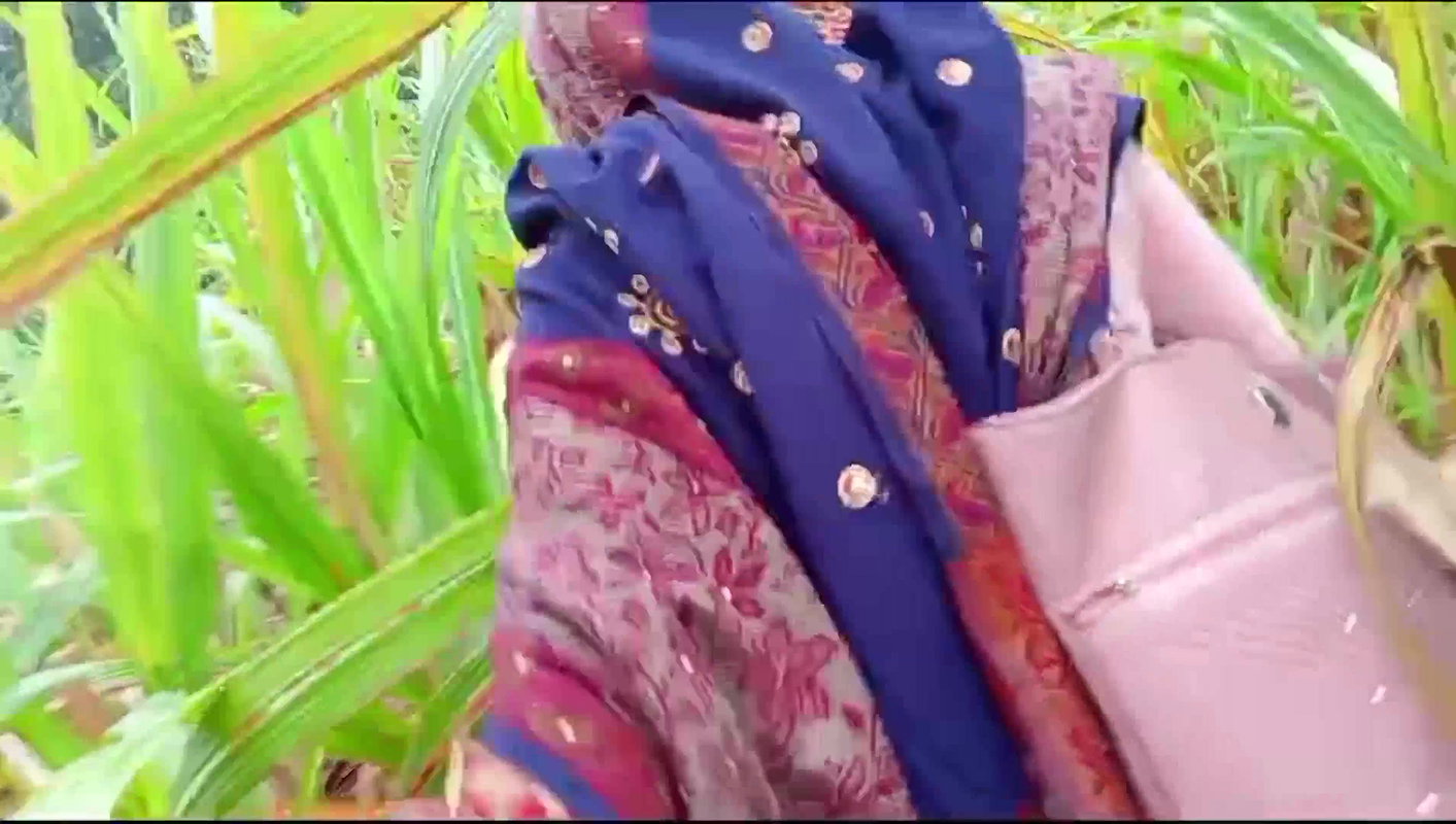 village bhabhi fucked in sugarcane (Doggy Style Pussy Fucking Video)