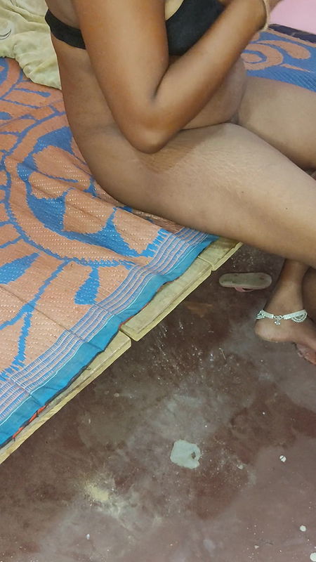 Village ki bhabhi ki discount chaat ke choa, village ki aunty ko chut chaat ke choda