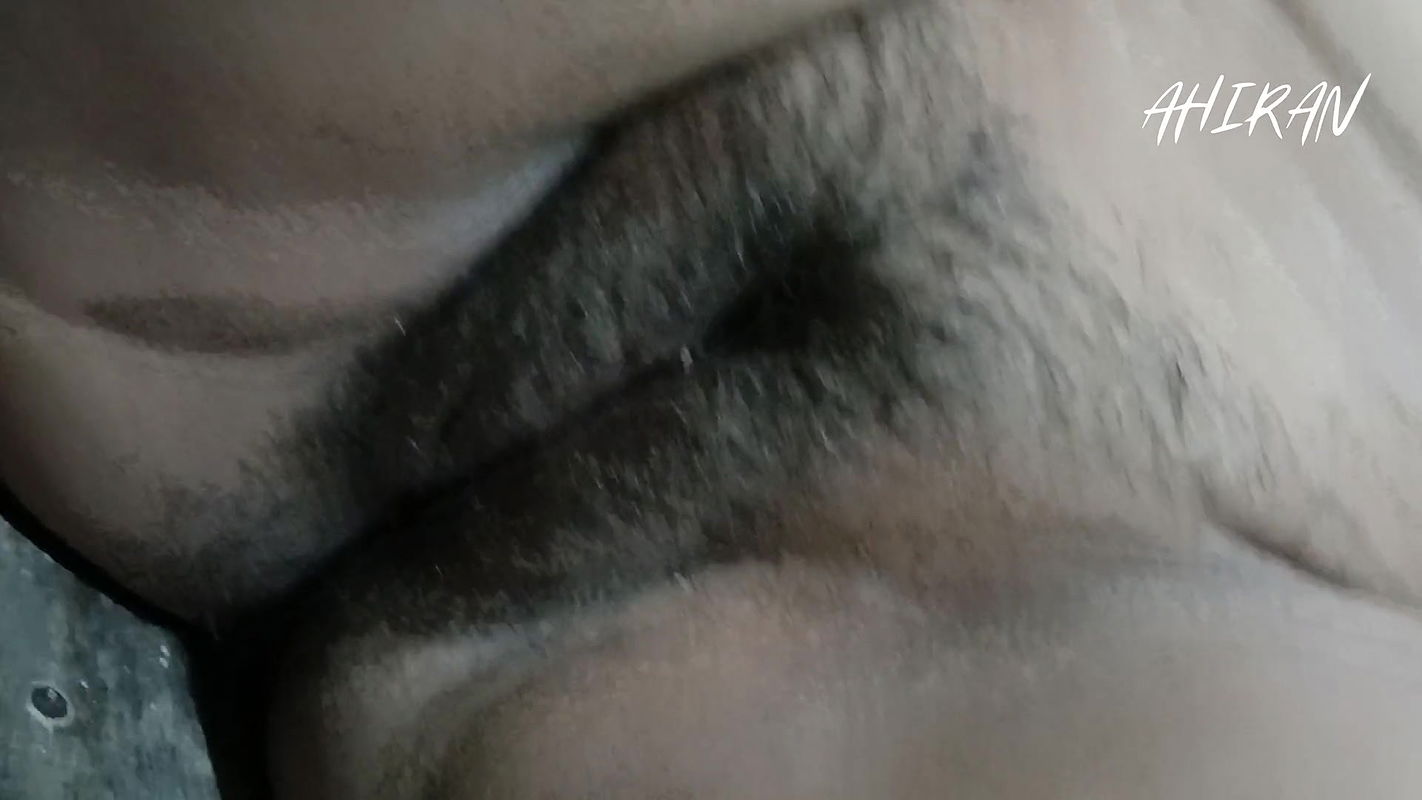 YOUNG WOMAN FINGERING HER PINK VAGINA