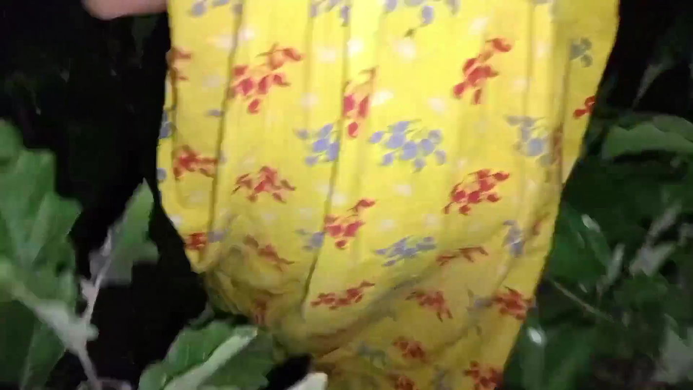 Outdoor Desi Hot Bhabhi Big sexy ass