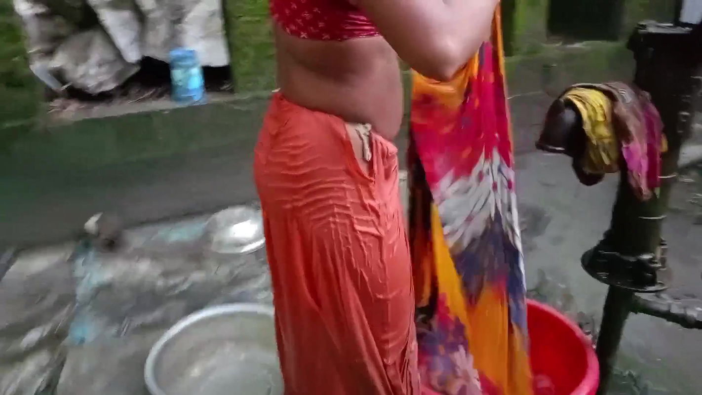 While taking a bath I fucked your stepsister