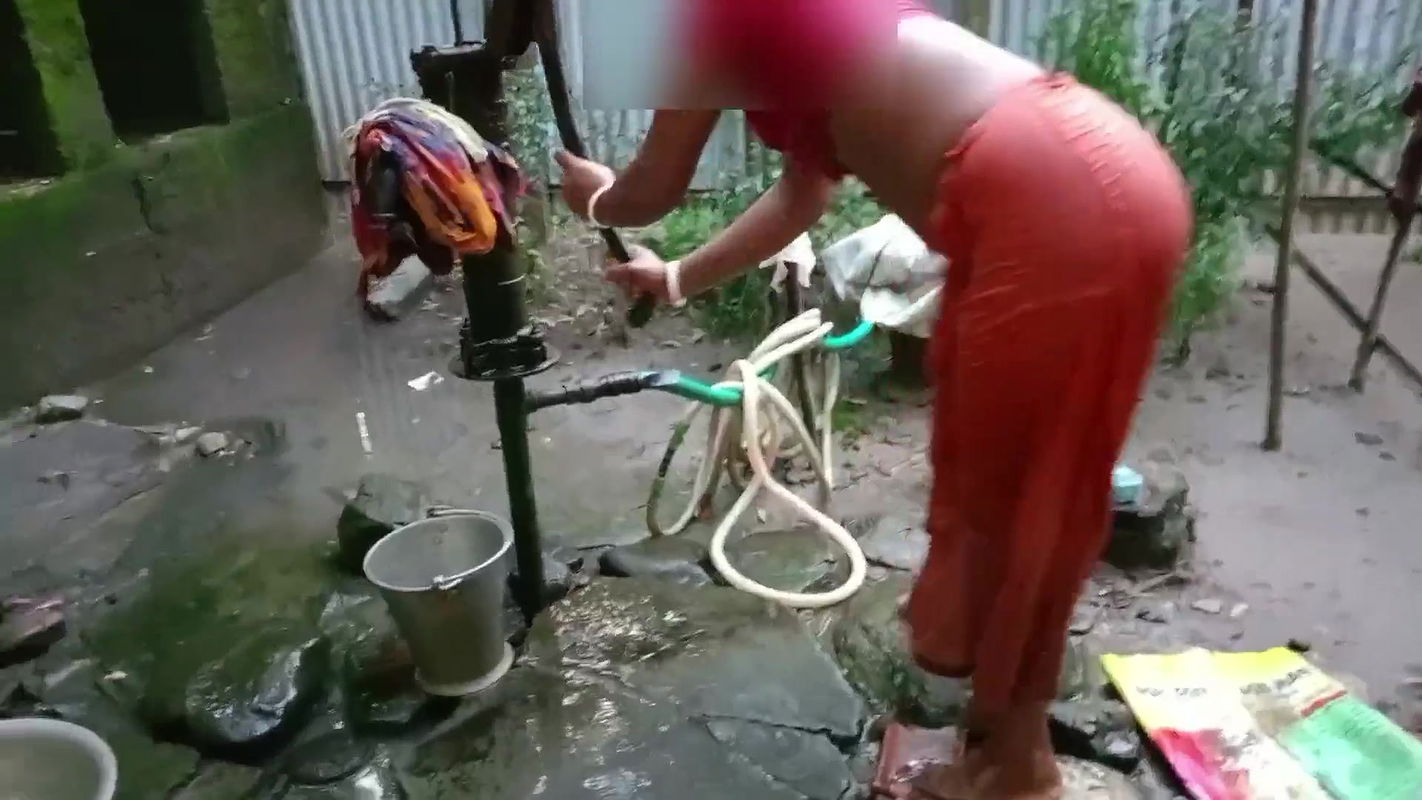 While taking a bath I fucked your stepsister