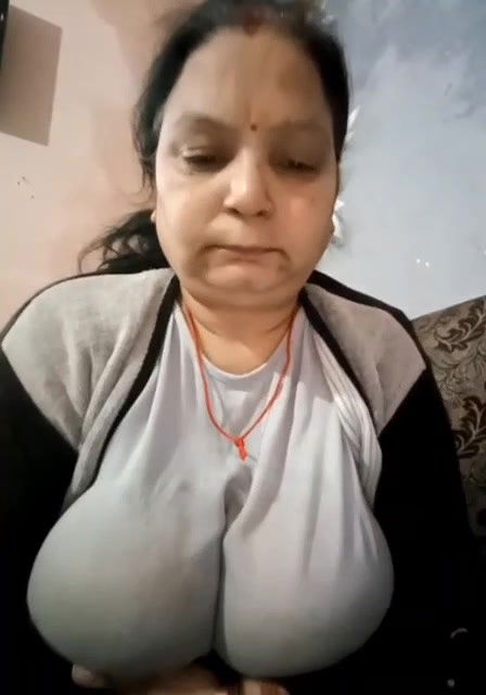 NAUGHTY DESI INDIAN AUNTY SHOWING OFF HUMONGOUS NATURAL TITIES