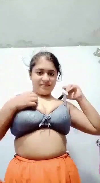 Bigboob Beautiful Gf Showing Fingering