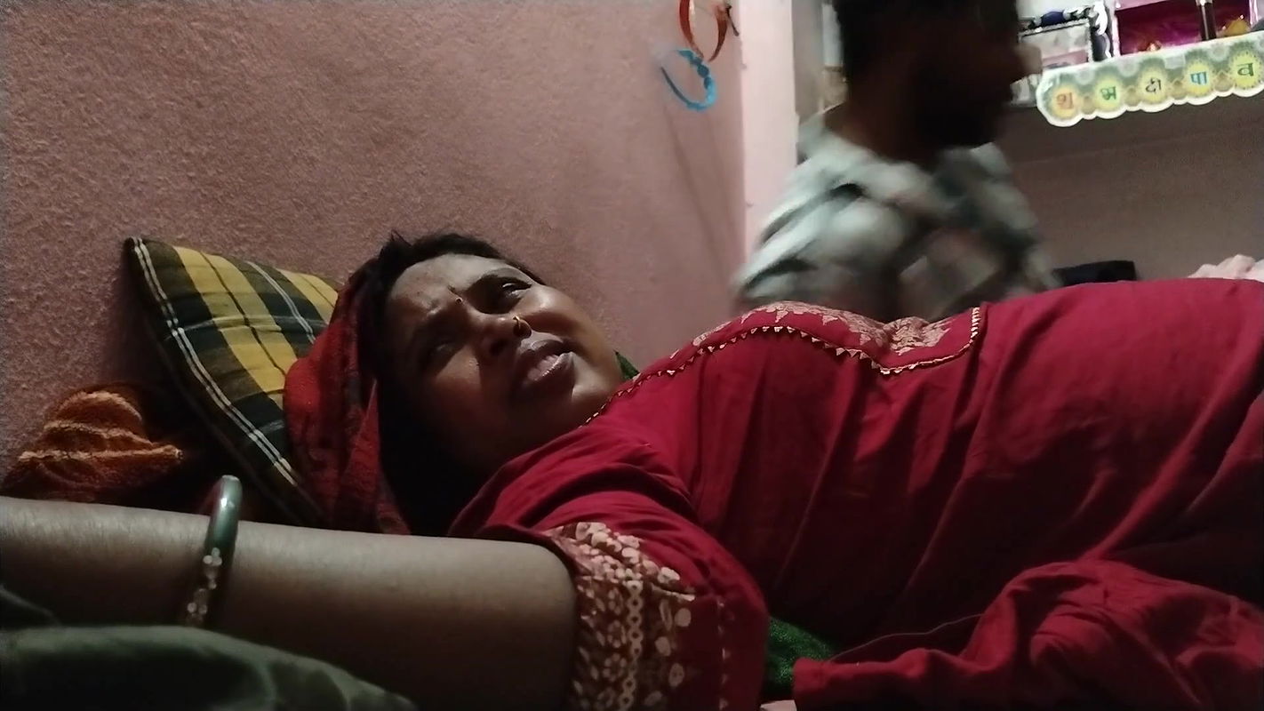 Andheri Raat Mein Mousi Jaan Ko Chumi Leke Choda