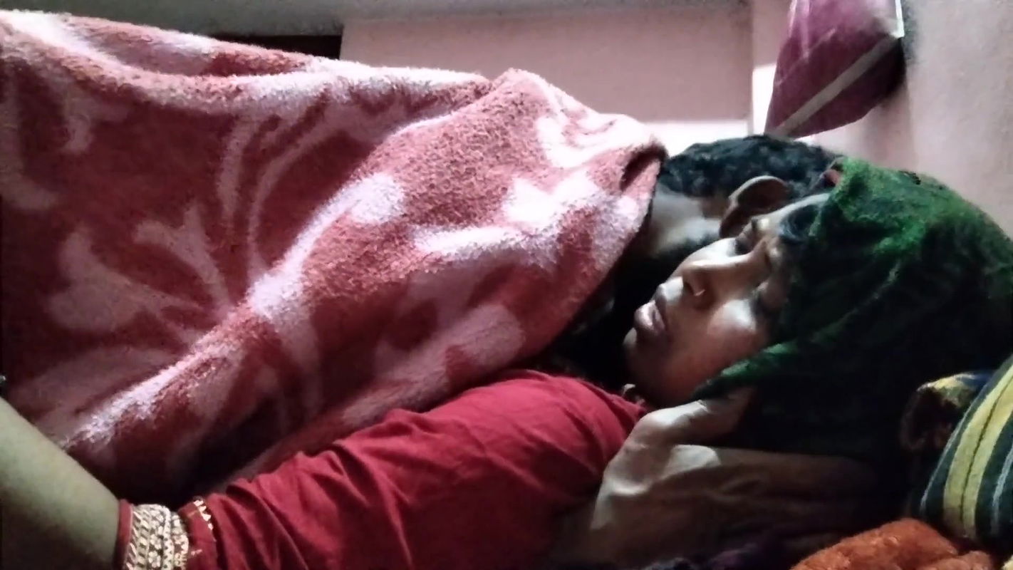 Andheri Raat Mein Mousi Jaan Ko Chumi Leke Choda