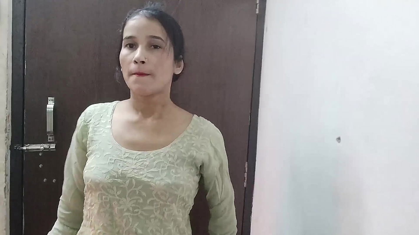 Chacha ne apni jwan ko chudai krna dikhaya