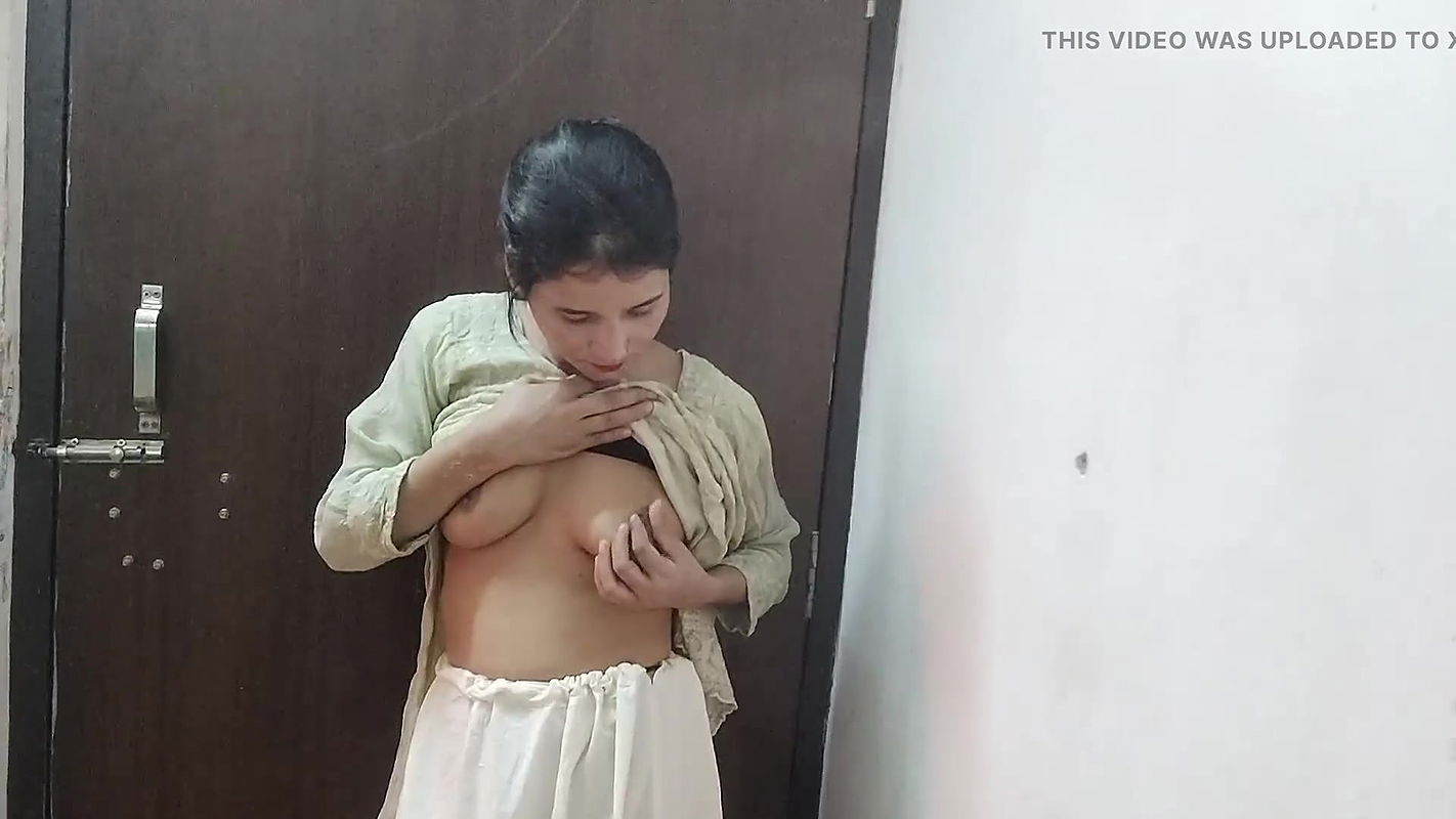 Chacha ne apni jwan ko chudai krna dikhaya