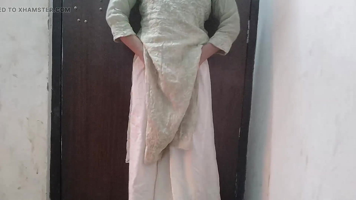 Chacha ne apni jwan ko chudai krna dikhaya