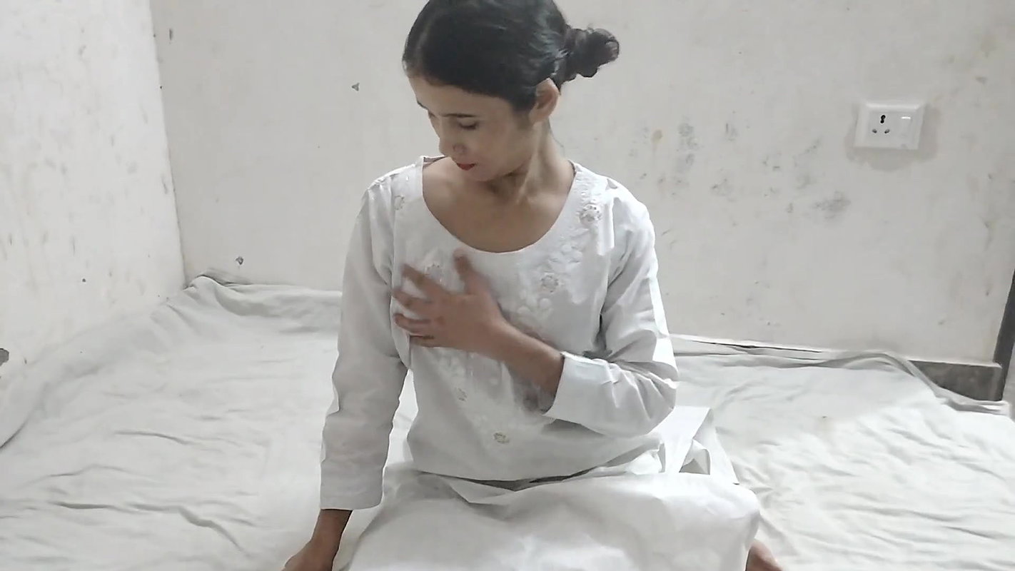 Jawan chachi ko ghar me pakar ke chod diya