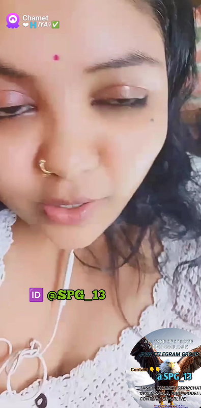 Cute girl in chamet shwo her pussy
