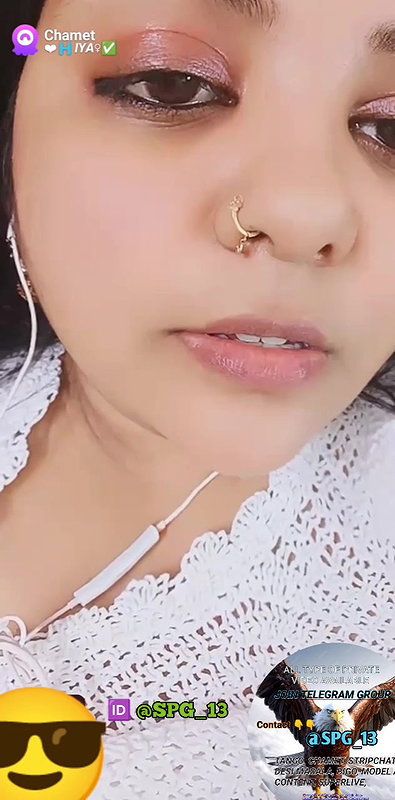 Cute girl in chamet shwo her pussy