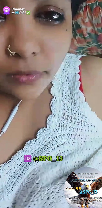 Cute girl in chamet shwo her pussy