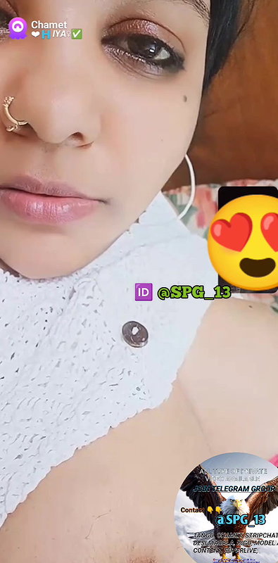 Cute girl in chamet shwo her pussy