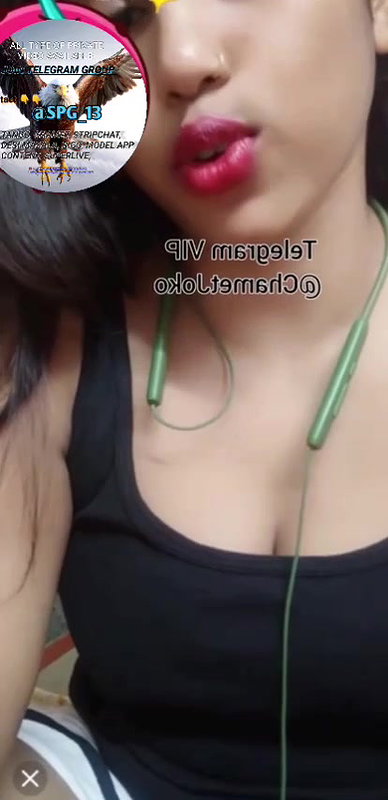 CUte tango girl shwo her hot pussy