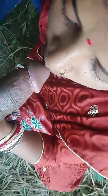 Nepali Beauty’s Seductive Moves