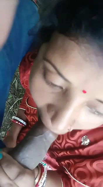 Nepali Beauty’s Seductive Moves