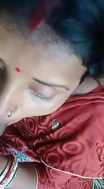Nepali Beauty’s Seductive Moves