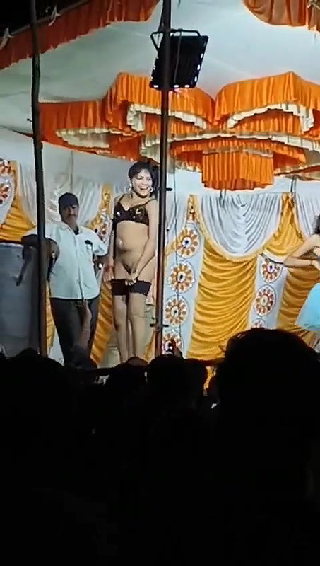 Rand Nude dance video-133