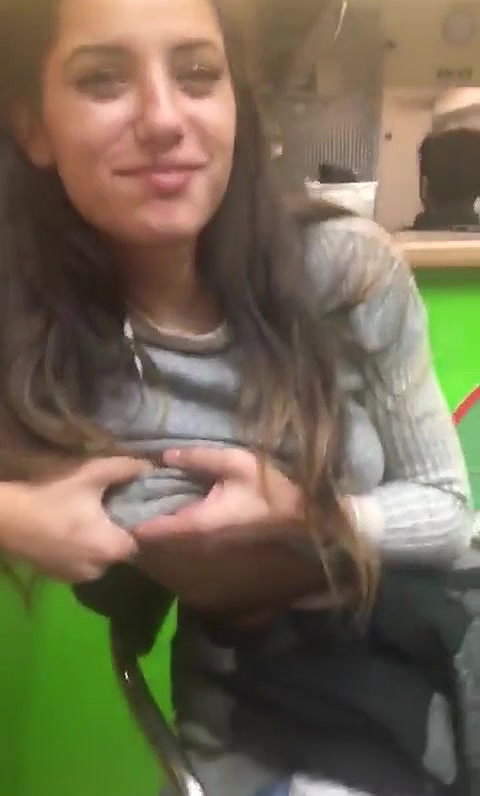 Paki Grl Showing Boob sin Office to Boss
