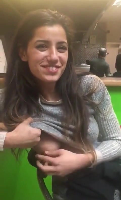 Paki Grl Showing Boob sin Office to Boss
