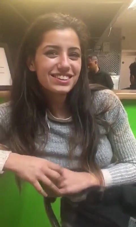Paki Grl Showing Boob sin Office to Boss