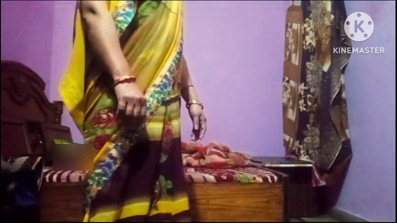 Bhabhi mms viral wear saree for sex and show huge ass