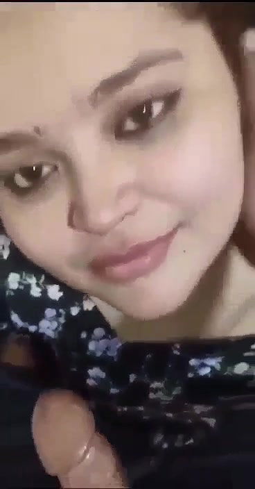 Horny GF Sucking Boyfriend Dick