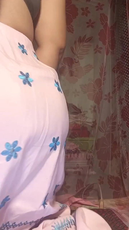 Burma girl open her pussy