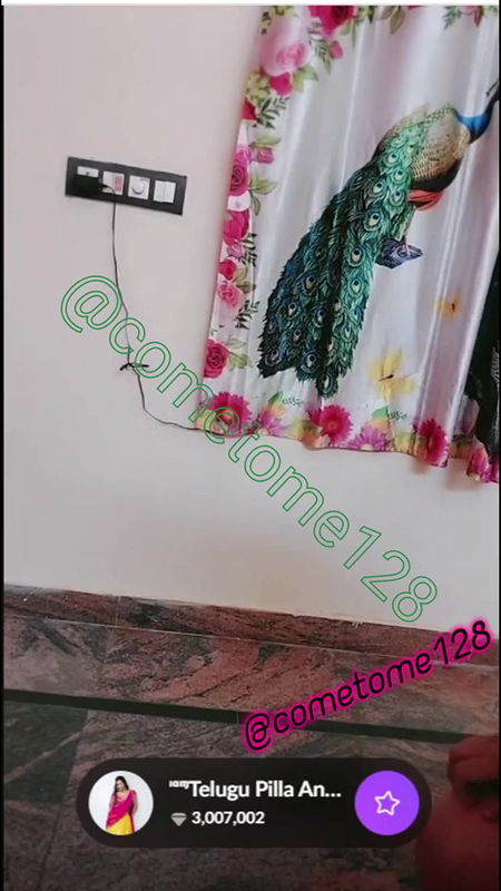 Hot fgr bhabi open her saree STRIPCHAT