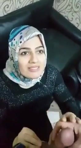 Secratary Hijabi Beauty Blowjob to Boss before leaving Office